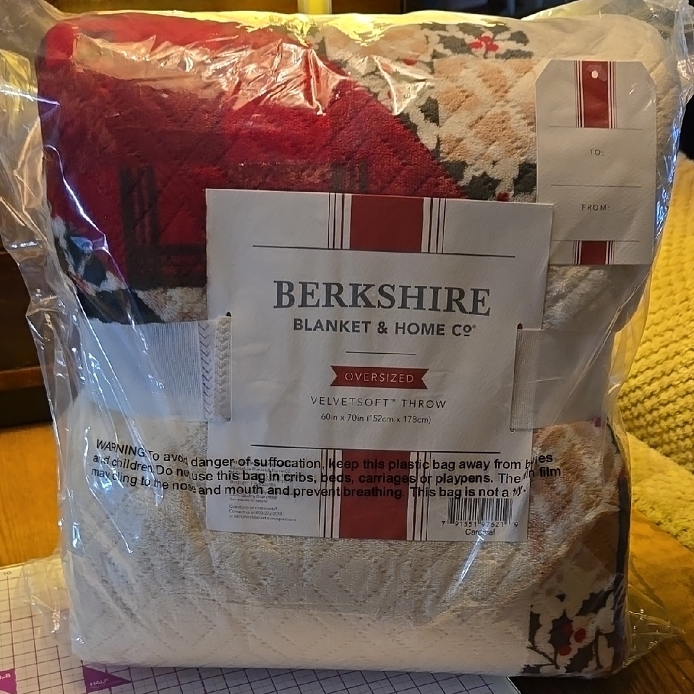 Berkshire Blanket & Home Oversized Holiday Velvetsoft Throw -NEW